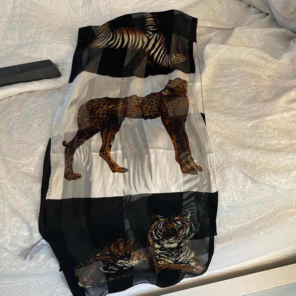 Scarf, silk safari print - Picture 2 of 2